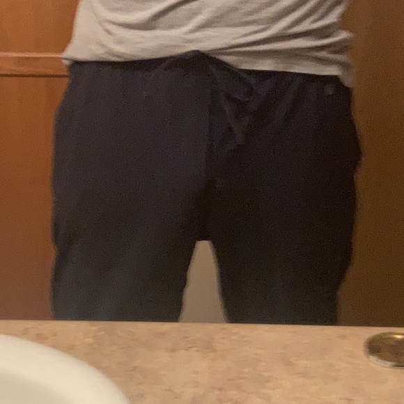 Lululemon men’s jogger - Picture 4 of 4